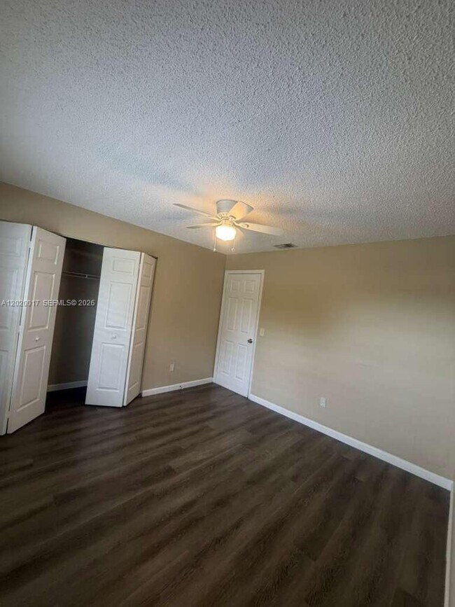 Building Photo - 617 Ixoria Ave
