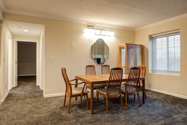 Building Photo - 242 Maple Ave