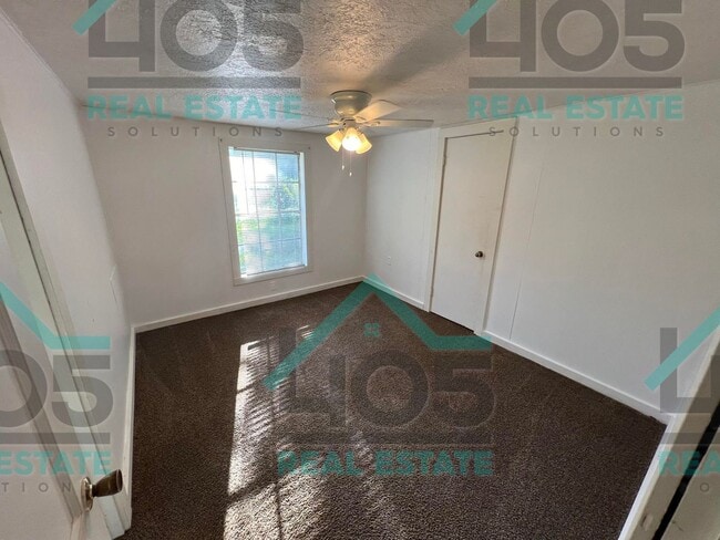 Building Photo - 3 Bedroom in Jones!