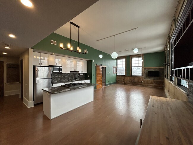 Building Photo - 28 Adams St