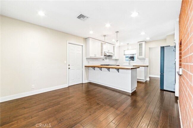 Building Photo - 16311 Woodstock Ln