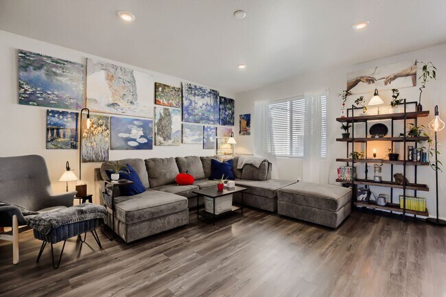 Building Photo - Spacious 3-Bedroom Home with Modern Finishes in North Broomfield