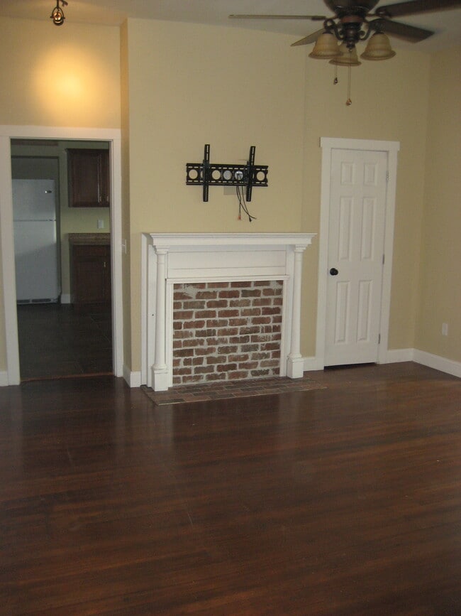 Building Photo - 230 S Dodge St