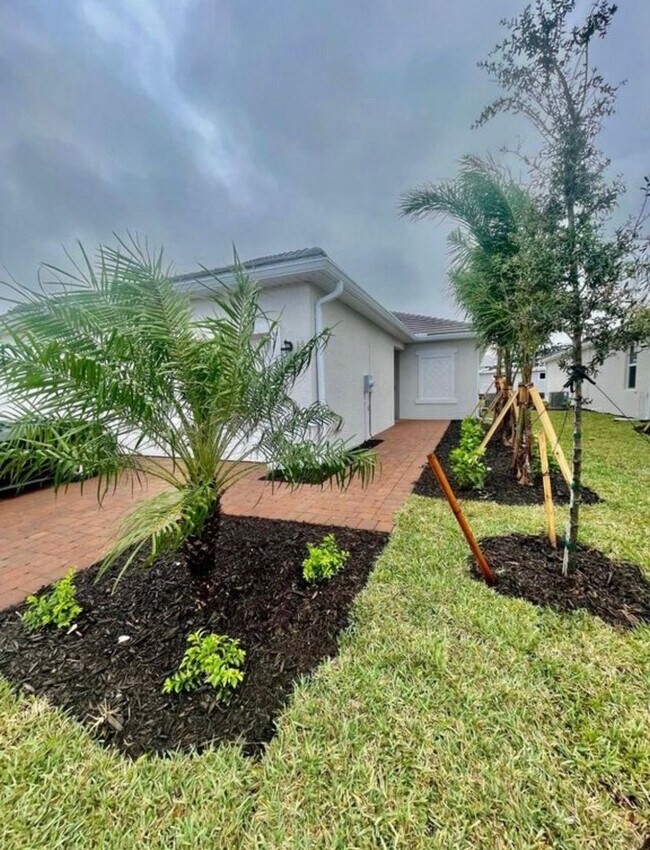 Building Photo - ***BEAUTIFUL - ANNUAL RENTAL***NEWER CONST...