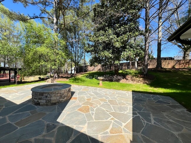 Building Photo - 1331 Buttercup Ct