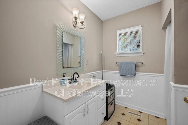 Building Photo - 9851 Millsaps St