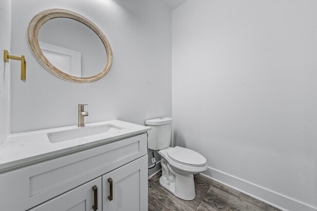 Building Photo - 1400 8th St