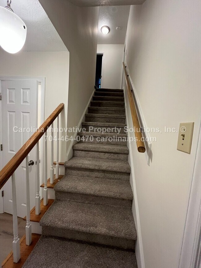 Building Photo - 4535 Dawnwood Dr