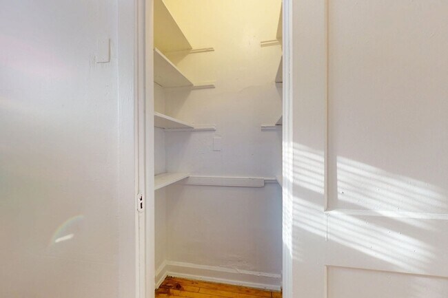 Floorplan - 5300-5308 S. Greenwood Avenue