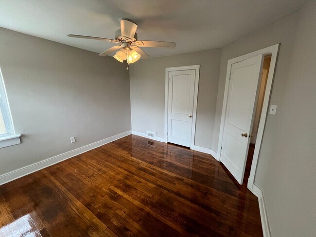 Building Photo - 3406 Cutshaw Ave