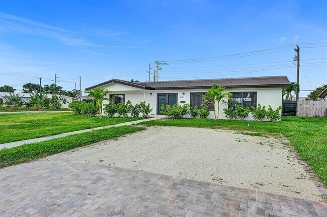 Building Photo - 5501 NE 18th Terrace