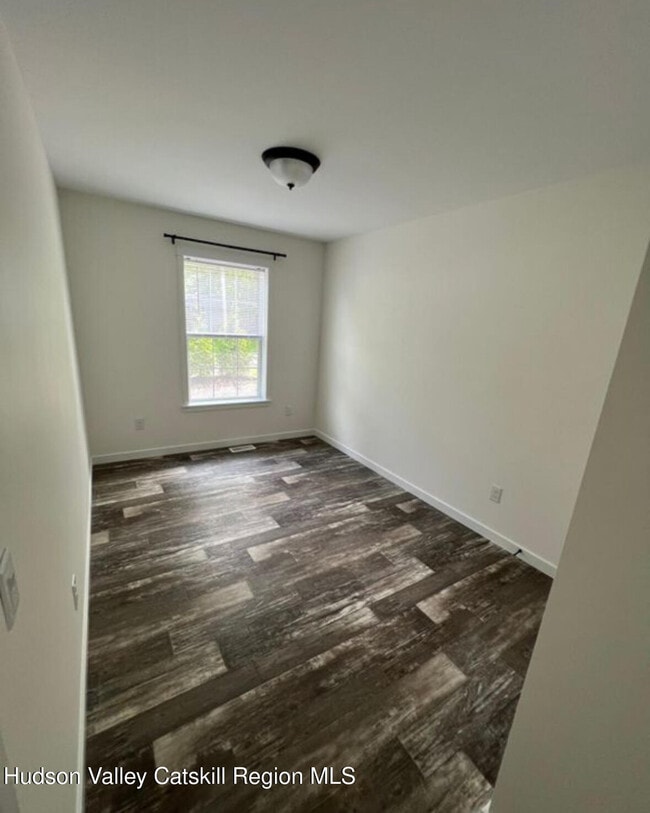 Building Photo - 37 Van Dyck St