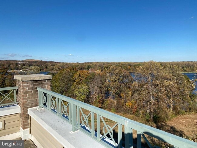 Building Photo - 820 Belmont Bay Dr