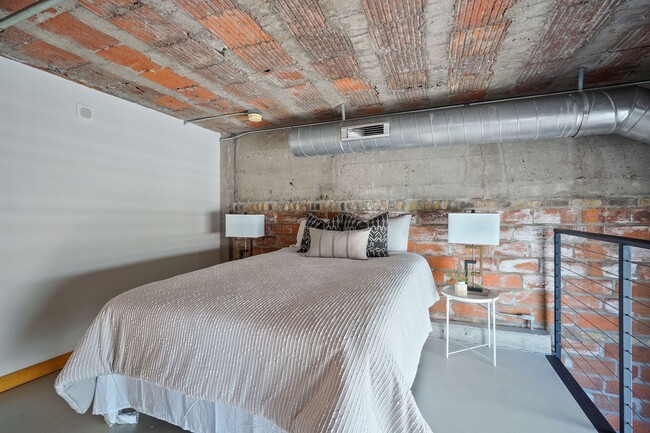 Building Photo - 521 S 7th St