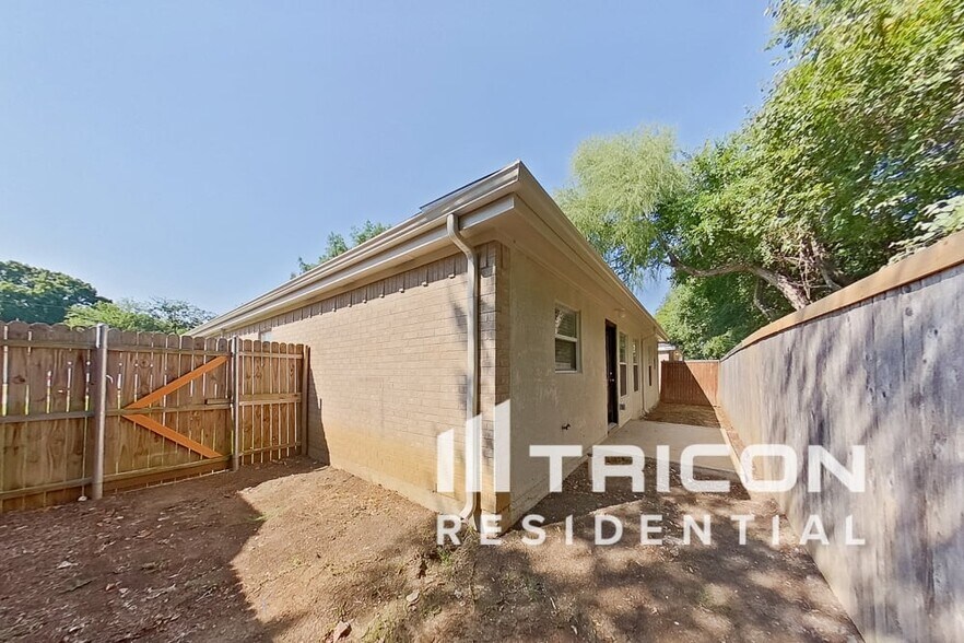 Building Photo - 1708 N Bent Tree Trail