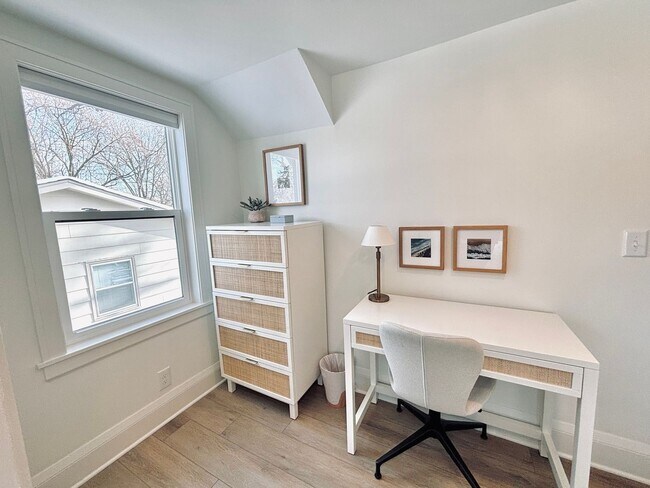 Building Photo - 7713 Knoll St