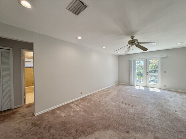 Building Photo - 867 Mandalay Ave