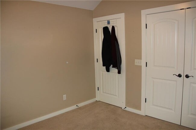 Building Photo - 3998 Rochester Cir