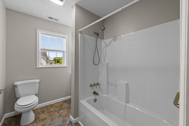 Building Photo - 3 Bed 2 Bath Marshallberg Home Available now
