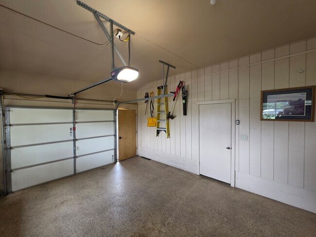 Building Photo - 5675 E Burris Ln