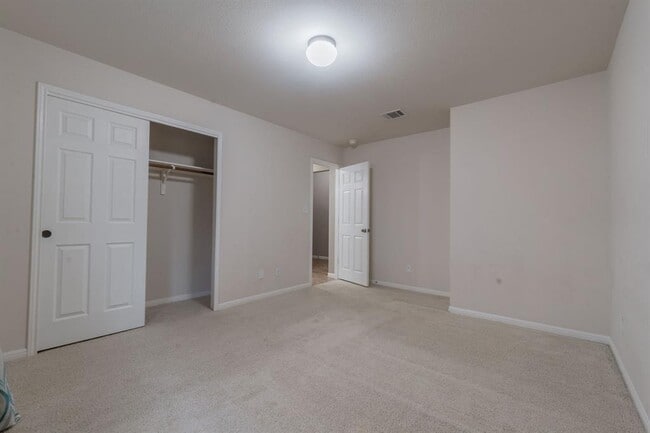 Building Photo - 9408 Castle Pines Dr
