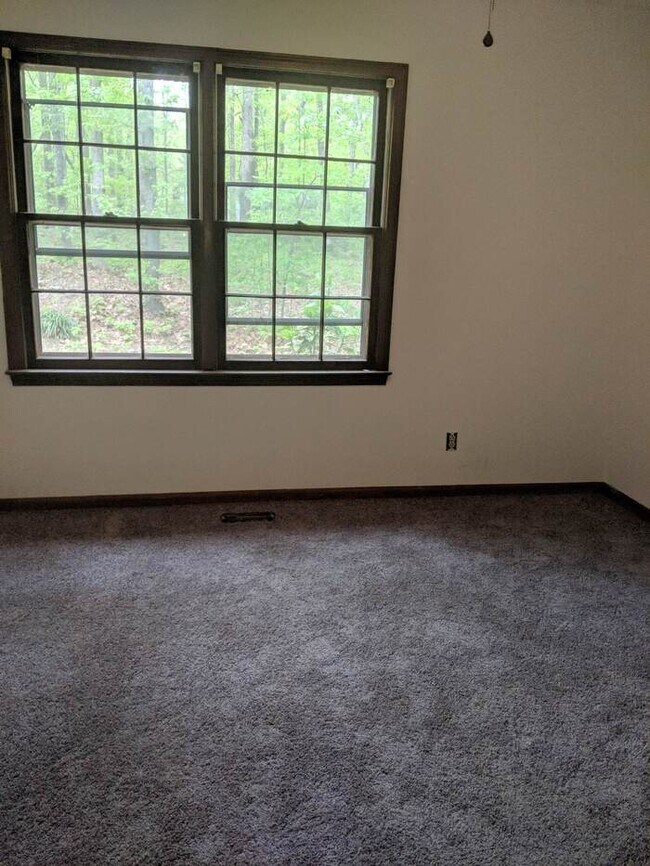 Building Photo - 144 Fern Forest Dr