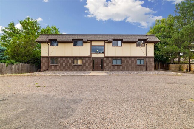 Building Photo - Bright & Updated 2 Bed Rental – Move-In Re...