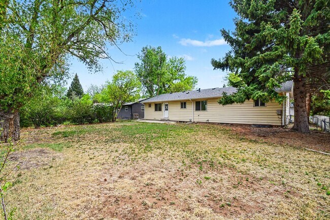 Building Photo - Students Welcome!! Updated 6 Bedroom, close to campus!! Flexible Move In Date (May, June, July or...