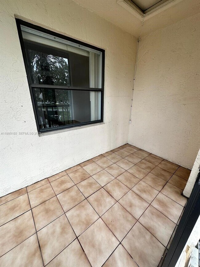 Building Photo - 7137 Golf Colony Ct