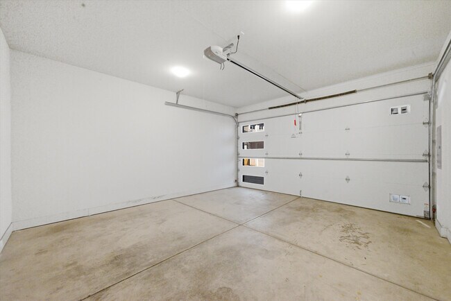 Building Photo - 4230 W Belmont Ave
