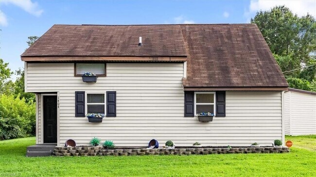 Building Photo - 1404 Denim Rd