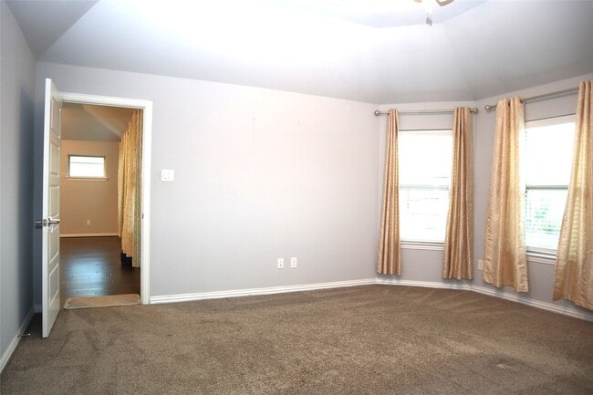 Building Photo - 4553 New Country Dr