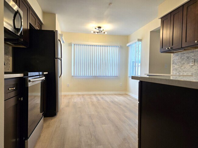 Building Photo - 3/2 Fenced Pet Friendly Home
