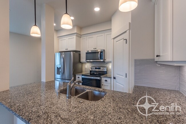 Building Photo - Modern Living in Ridgefield – 3BR/2.5BA Co...