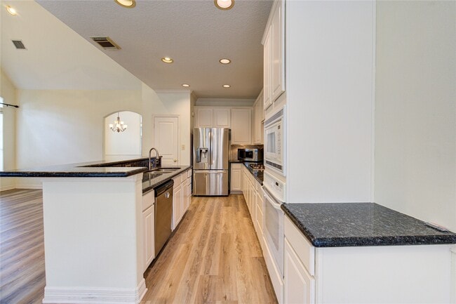 Building Photo - 2915 Monet Dr