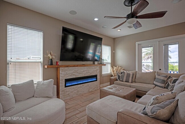 Building Photo - 3693 Lightview Ln