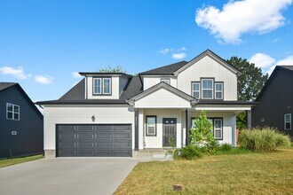 Building Photo - Pet Friendly Four Bedroom!