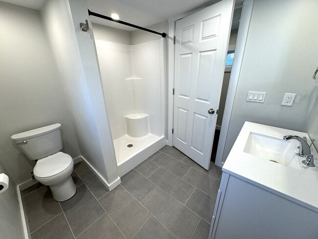 Building Photo - 142 Main St