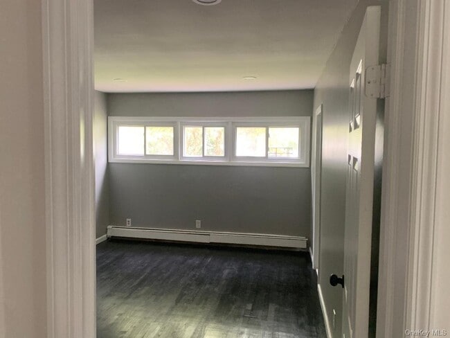 Building Photo - 402 Leslie Ln