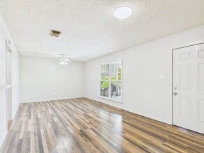 Building Photo - 2/1 Upstairs Unit Ready Now