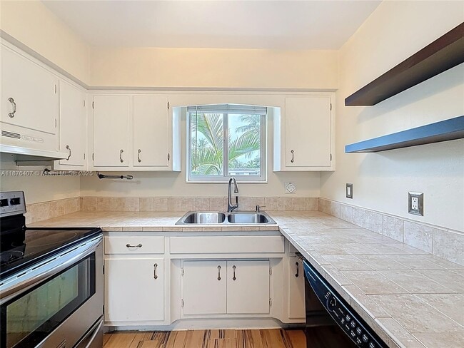 Building Photo - 1532 NE 39th St