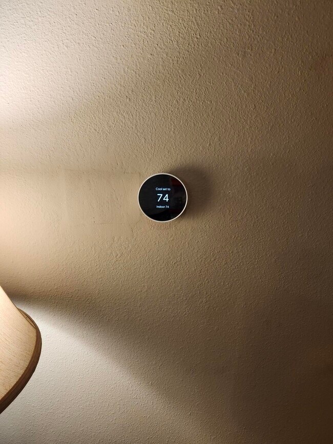 Building Photo - 533 NE 3rd Ave