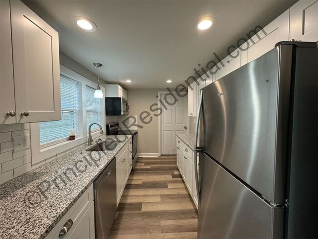 Building Photo - Newly renovated 3 bedroom 2 bath home in C...