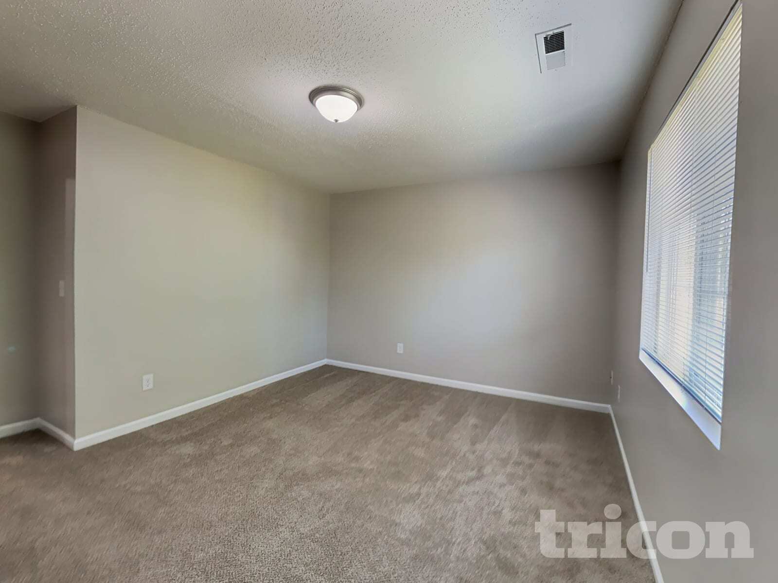 Building Photo - 1135 Edinburgh Dr