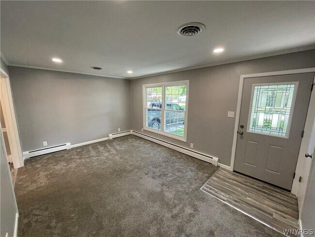 Building Photo - 425 East Ln