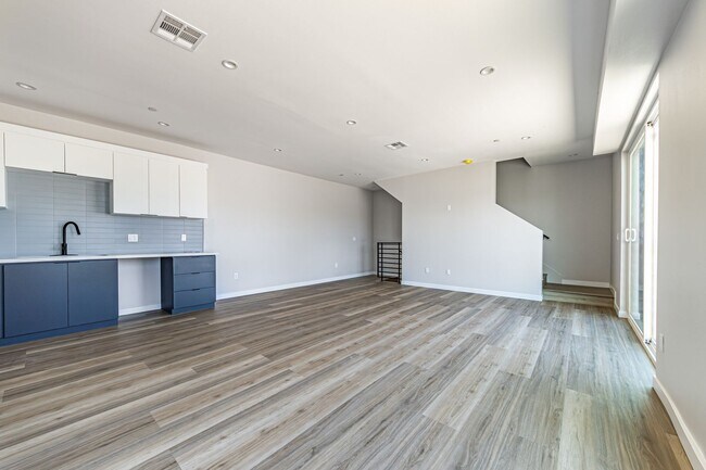 Building Photo - Stunning New 4-Bedroom Townhome with Priva...