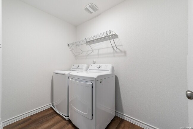 Building Photo - Like New 4 Bedroom Home in Corley Farms with First Floor Primary and Game Room