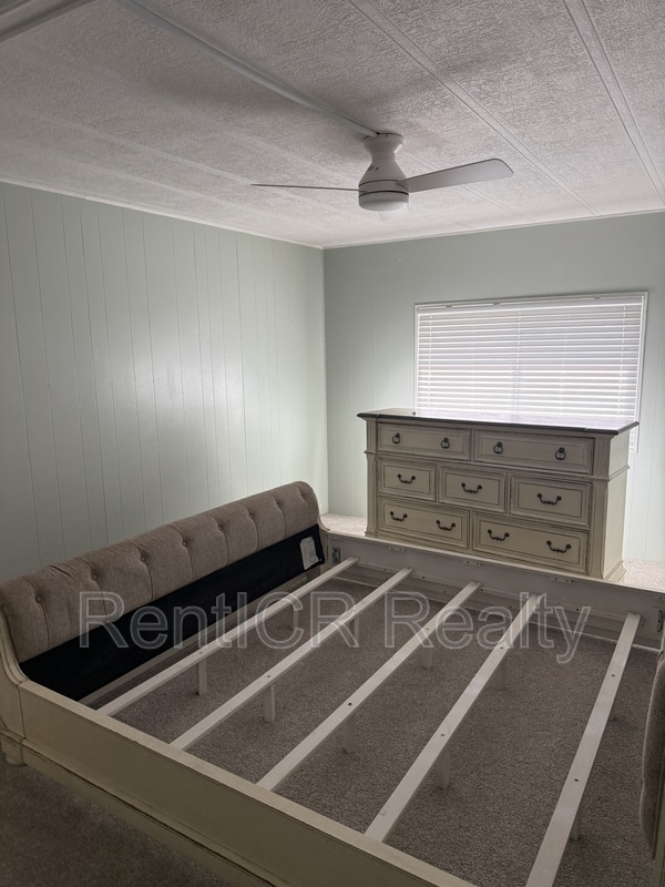 Building Photo - 245 Lake Tarpon Dr