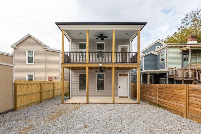Building Photo - 1101 Oakwood Ave