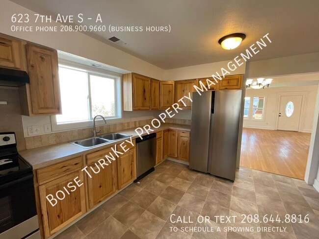 Building Photo - 2 Bed 1 Bath in Lively Downtown Nampa!